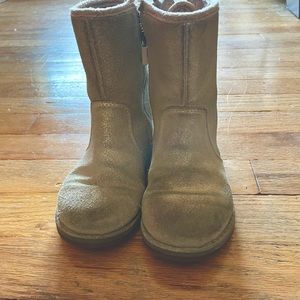 Used girls UGG boots size 10